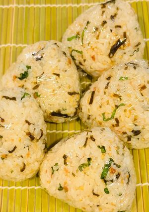 簡単！梅・大葉・塩昆布おにぎり 冷凍保存☆お弁当-レシピのメイン写真