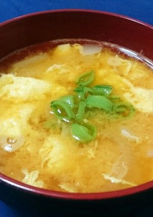 美味玉ねぎ溶き卵のコチュジャン入り味噌汁-レシピのメイン写真