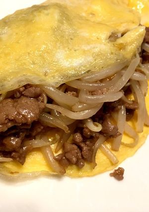 旨い安い早い！もやしひき肉餡のオムレツ-レシピのメイン写真