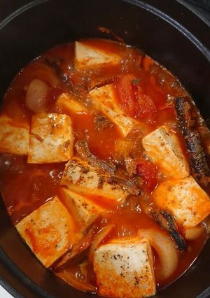 Staubでトマト缶とさんま缶と豆腐煮-レシピのメイン写真