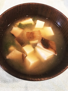 椎茸と豆腐とニラの味噌汁-レシピのメイン写真