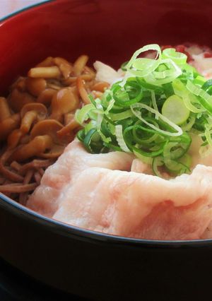 豚しゃぶと長芋と梅干のなめこぶっかけ蕎麦-レシピのメイン写真