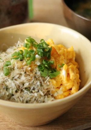 バター醤油♪おかかあおさ炒り卵ごはん-レシピのメイン写真