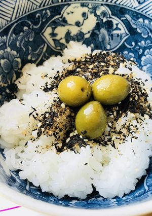 ひじきのふりかけまぜごはん＆オリーブの実-レシピのメイン写真
