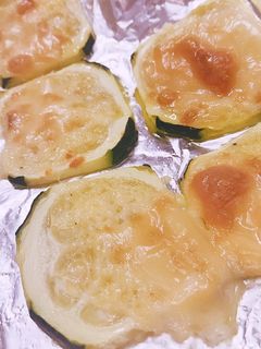 フライパンなしでズッキーニのチーズ焼き-レシピのメイン写真