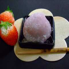 รูปของ とろけちゃう～♡生チョコ苺大福♡