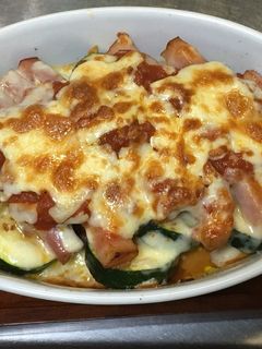 ズッキーニとベーコンのトマトチーズ焼き-レシピのメイン写真