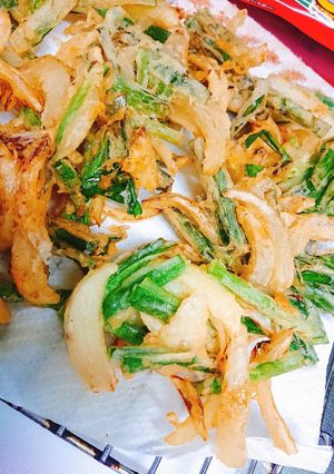 甘くて美味しい♪新玉ねぎとニラのかき揚げ-レシピのメイン写真