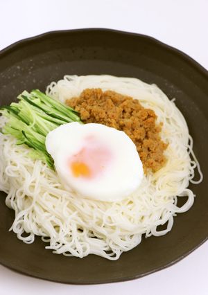 簡単そうめん　ピリ辛温玉　肉味噌めん-レシピのメイン写真