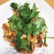 豚キムチ丼 パクチーのせ