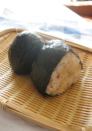 チーズとおかかのおにぎり-レシピのメイン写真