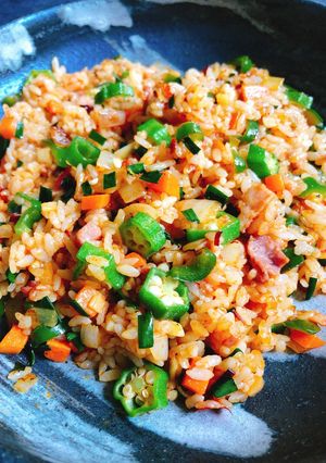 野菜たっぷり!にんにく生姜のピリ辛炒飯-レシピのメイン写真
