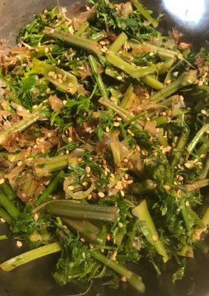 人参葉と紫シソの茎の鰹節酢ゴマ和え-レシピのメイン写真