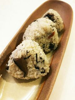 アレンジ ひじきの煮物おむすび-レシピのメイン写真