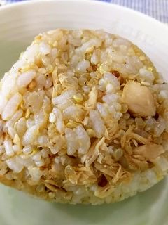 ツナ缶でフェイク鮭おにぎり(混ぜご飯)-レシピのメイン写真