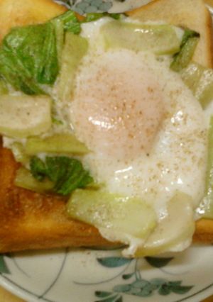 簡単朝食チンゲンサイの巣ごもり卵トースト-レシピのメイン写真