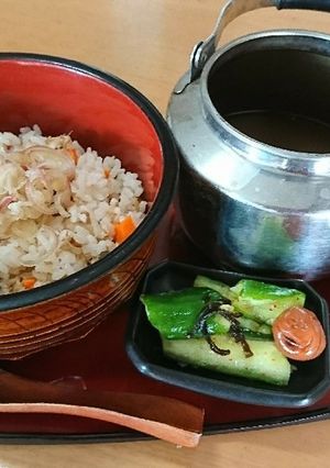 鶏ガラで取った炊き込みご飯の出汁茶漬け-レシピのメイン写真