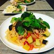 夏野菜とベーコンの煮込みソースパスタ
