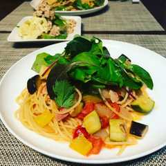 รูปของ 夏野菜とベーコンの煮込みソースパスタ