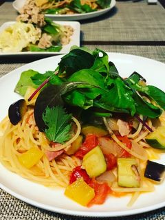 夏野菜とベーコンの煮込みソースパスタ-レシピのメイン写真