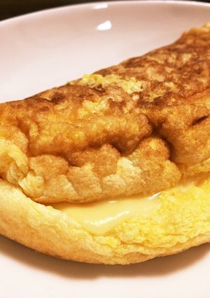 チーズinふんわりスフレオムレツ-レシピのメイン写真