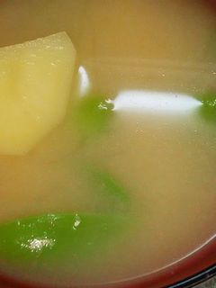 スナップえんどうとじゃがいもの味噌汁-レシピのメイン写真