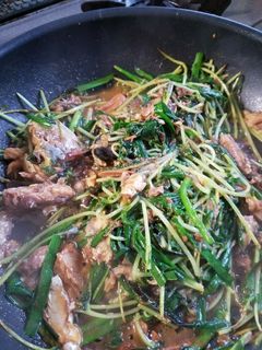 サバ缶で豆苗ニラ炒め 簡単!ずぼらおかず-レシピのメイン写真
