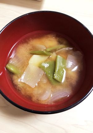 モロッコいんげんとじゃが玉の味噌汁-レシピのメイン写真