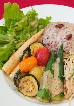 夏野菜とピリ辛ねぎ鶏のカラフルベジボウル-レシピのメイン写真