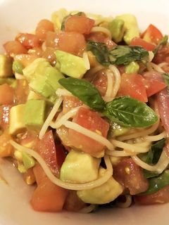 トマトとアボカドの冷たいパスタ-レシピのメイン写真