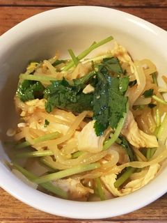 おつまみ最高!鶏胸肉と三つ葉のサラダ-レシピのメイン写真
