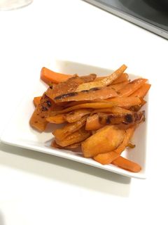 皮まで美味しく★にんじんの皮のオイル焼き-レシピのメイン写真