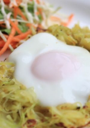 千切りキャベツ大量消費♪カレー巣ごもり卵-レシピのメイン写真