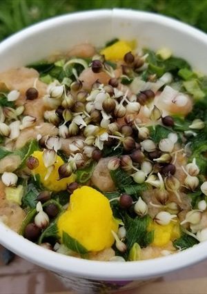 ノビルのムカゴをカップ麺にトッピング-レシピのメイン写真