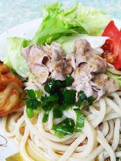 簡単☆冷やしサラダうどん 豚冷しゃぶ乗せ-レシピのメイン写真