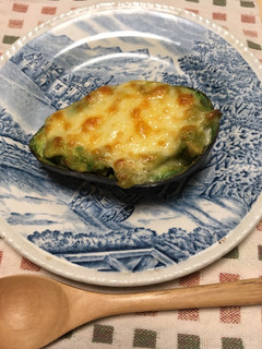 アボカドのわさび塩麹チーズのせ!-レシピのメイン写真