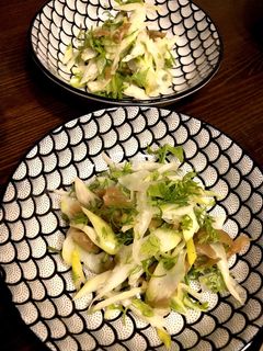 パクチーとセロリ、搾菜のサラダ-レシピのメイン写真