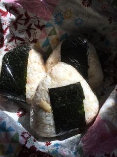 朝食!お弁当に!塩サバオニギリ-レシピのメイン写真