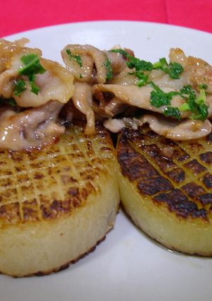 大根ステーキ♪豚のナッツ風味ごまだれ添え-レシピのメイン写真