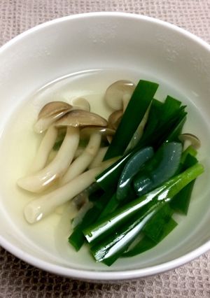 低糖質☆しめじとニラの中華風スープ-レシピのメイン写真