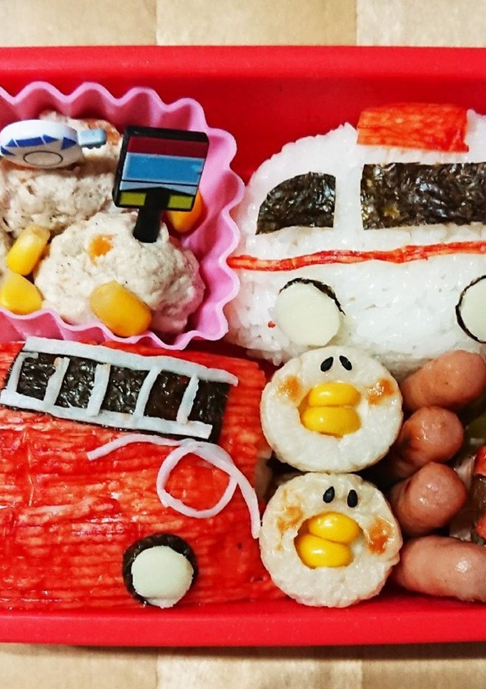 幼稚園のお弁当第8段!!消防車&救急車★-レシピのメイン写真
