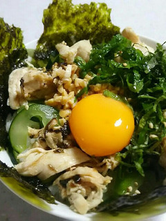 納豆は夜がおすすめ!梅笹身と納豆の丼-レシピのメイン写真