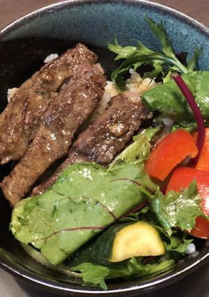 キューピードレッシングで夏野菜ステーキ丼-レシピのメイン写真