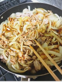 焼肉のタレで簡単♡玉ねぎたっぷり甘辛豚丼-レシピのメイン写真