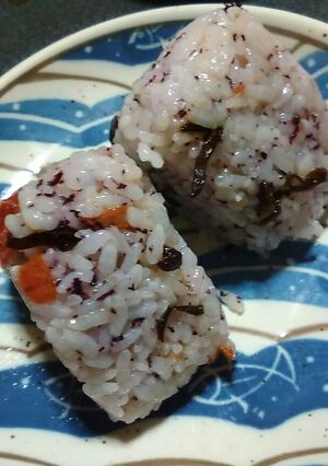 ゆかり塩昆布梅干し☆私の大好きなおにぎり-レシピのメイン写真