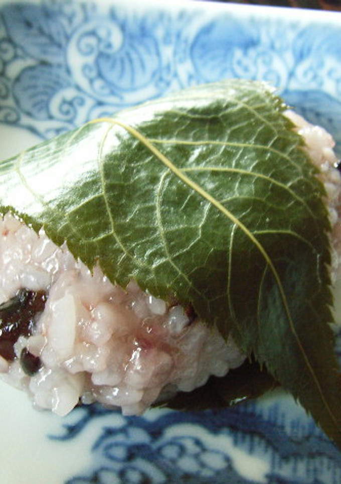 甘納豆赤飯で甘さ控えめ桜餅風♪-レシピのメイン写真