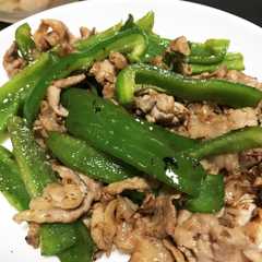รูปของ ピーマンと豚肉の簡単炒め