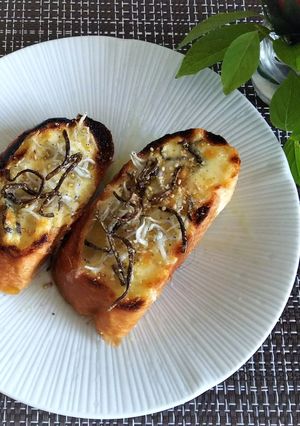 しらすと塩昆布のピザトースト-レシピのメイン写真