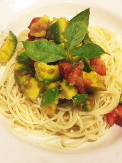 アボカドとトマトの冷製パスタ-レシピのメイン写真