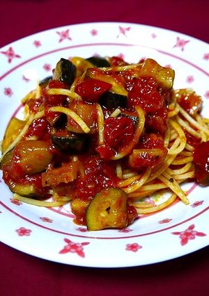 簡単！ズッキーニと竹輪のトマトパスタ-レシピのメイン写真
